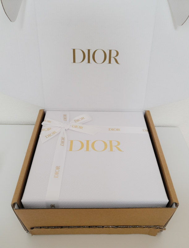 Dior】ギフトラッピングとエコラッピングの違いは？